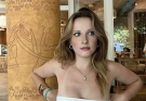 Melissa Rauch’s BlKlNl Pictures Leave Nothing To Imagination!